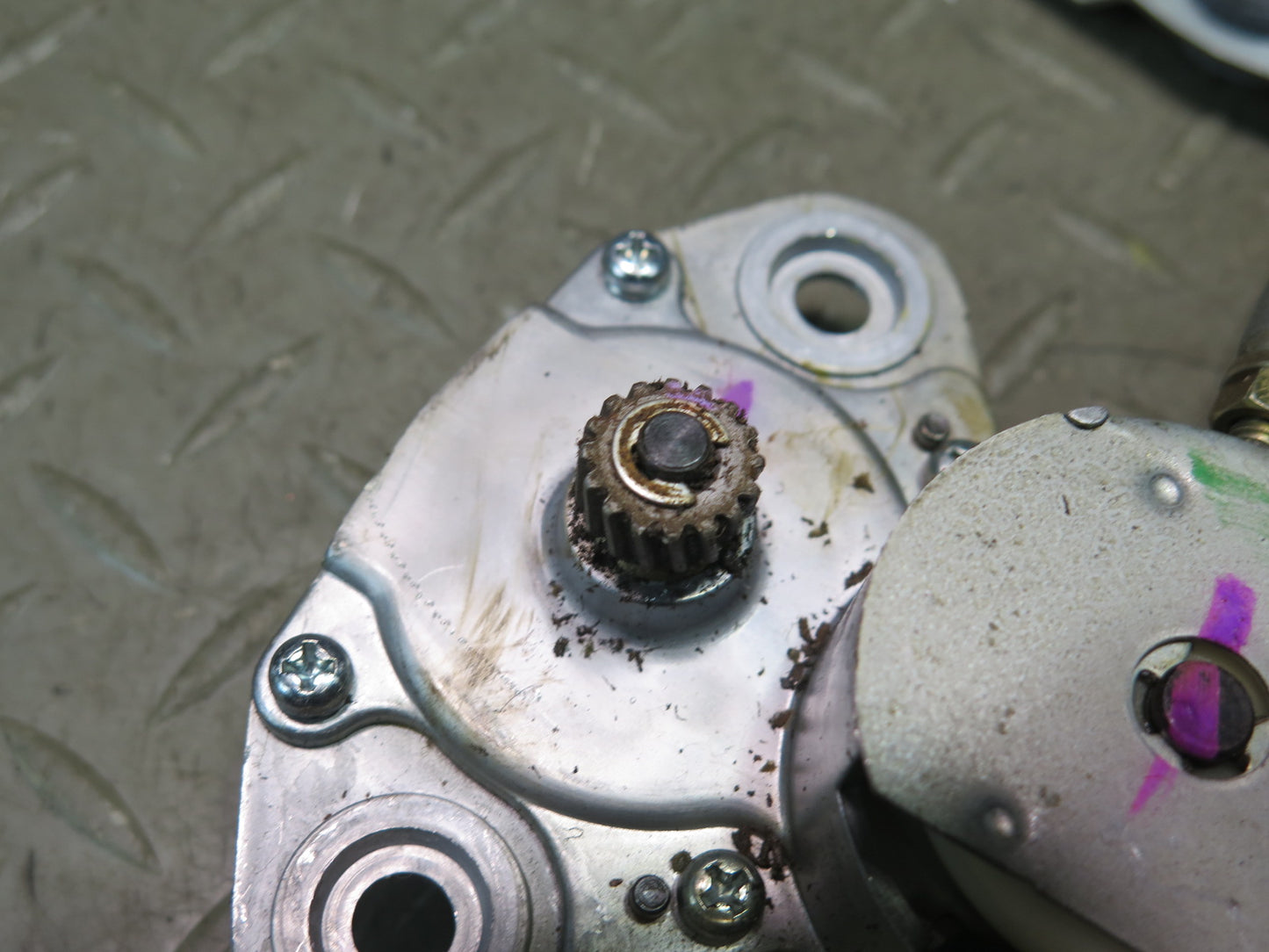 1996-1997 Lexus FZJ80L LX450 Sunroof Motor Drive Unit 85730-60011