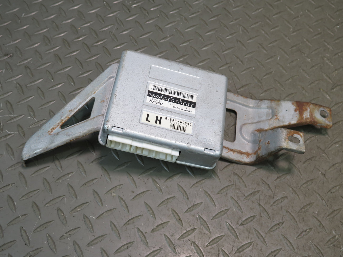 1996-1997 Lexus FZJ80L LX450 Anti Lock Brake ABS Controlm Module 89541-60020