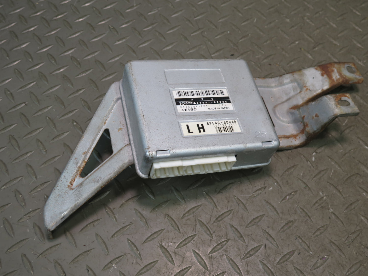 1996-1997 Lexus FZJ80L LX450 Anti Lock Brake ABS Controlm Module 89541-60020