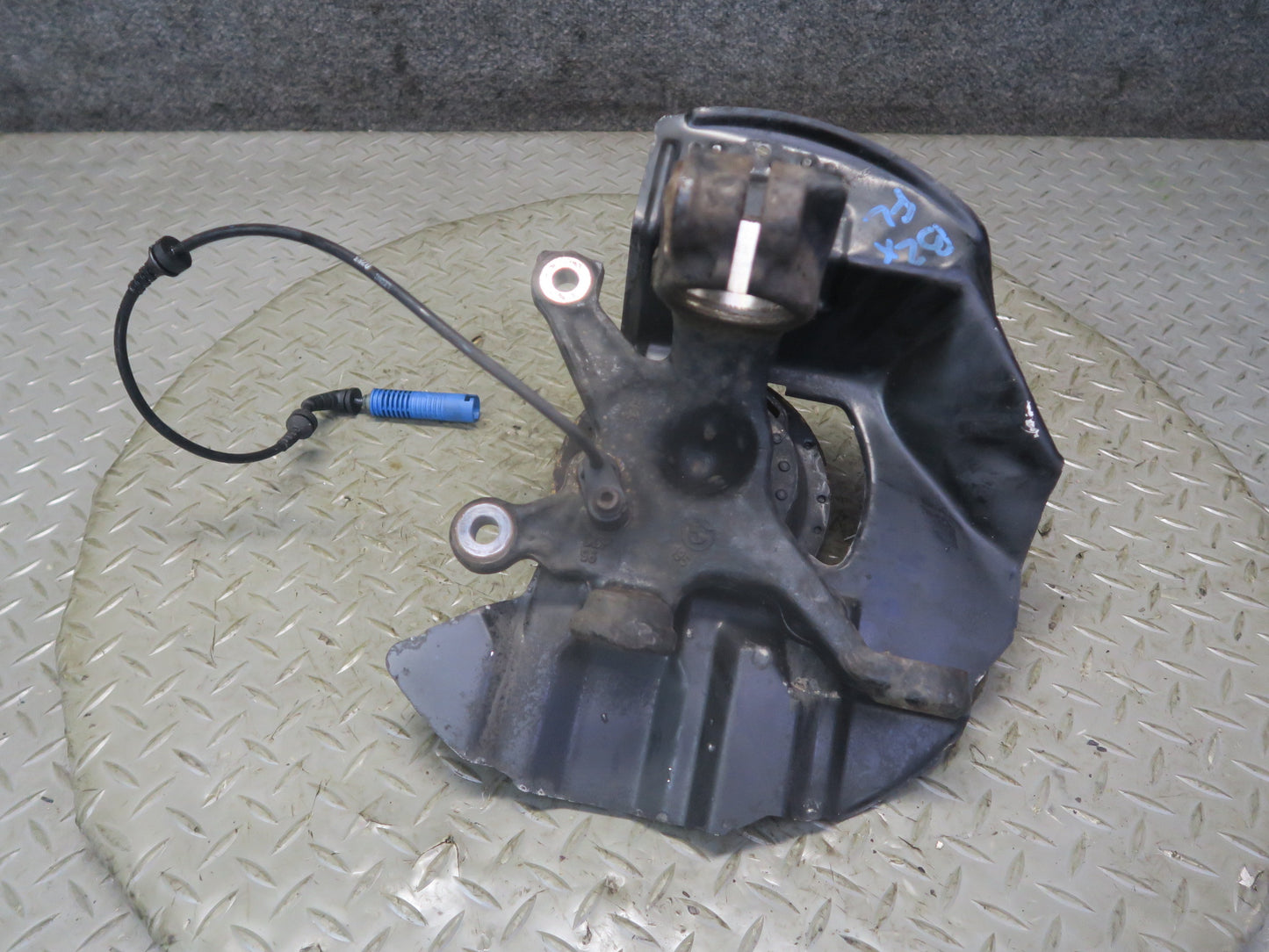 03-08 BMW E85 Z4 RWD Front Left Spindle Knuckle Wheel Hub Bearing OEM