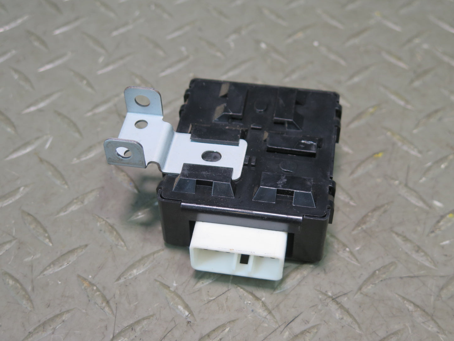 1996-1997 Lexus FZJ80L LX450 Heater Servo Motor Amplifier Control Module