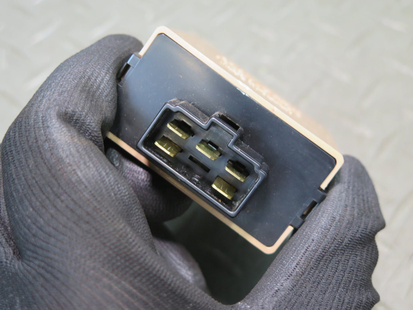 1996-1997 Lexus FZJ80L LX450 Wiper Relay Control Module 85940-60020