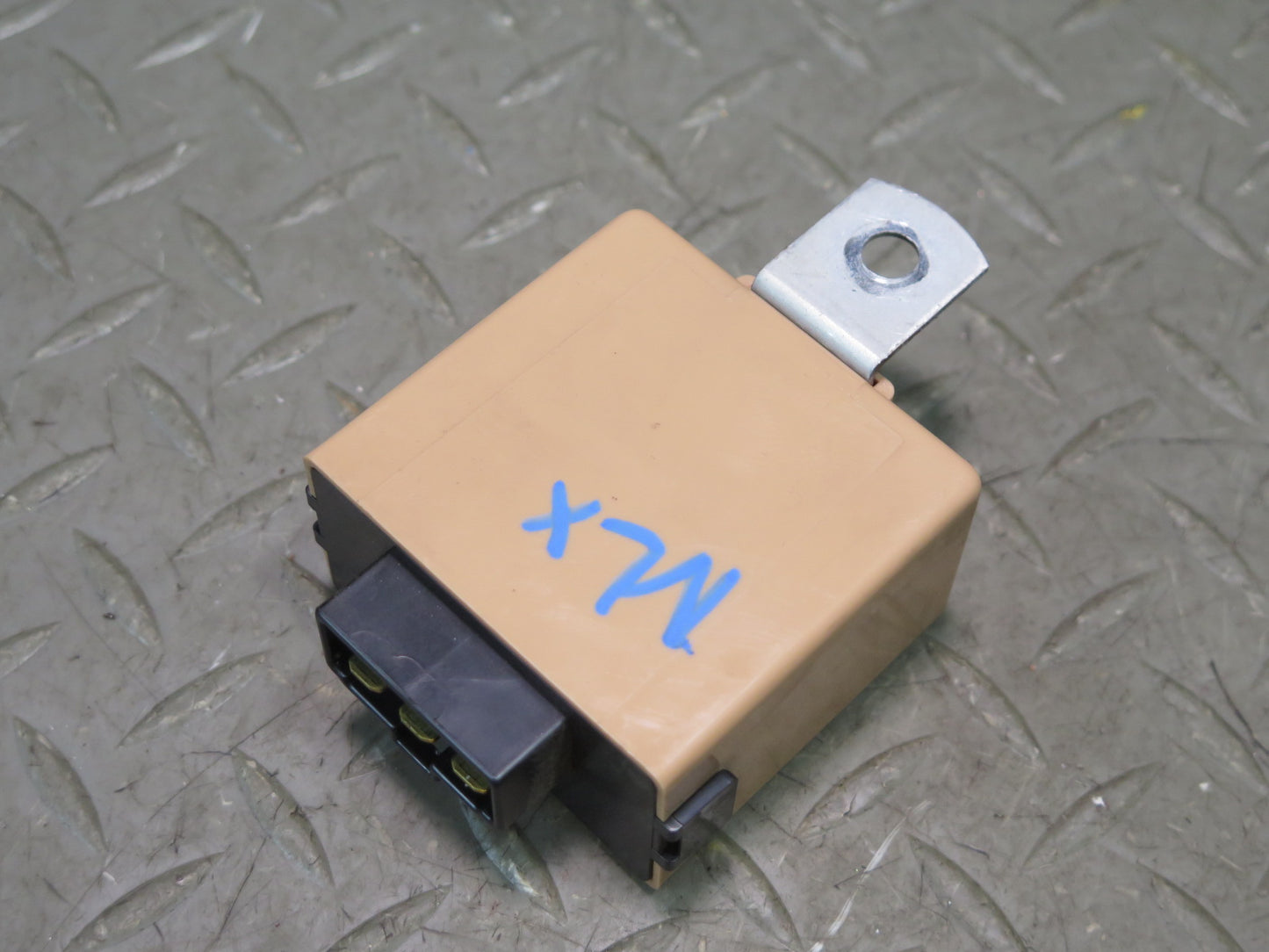 1996-1997 Lexus FZJ80L LX450 Wiper Relay Control Module 85940-60020