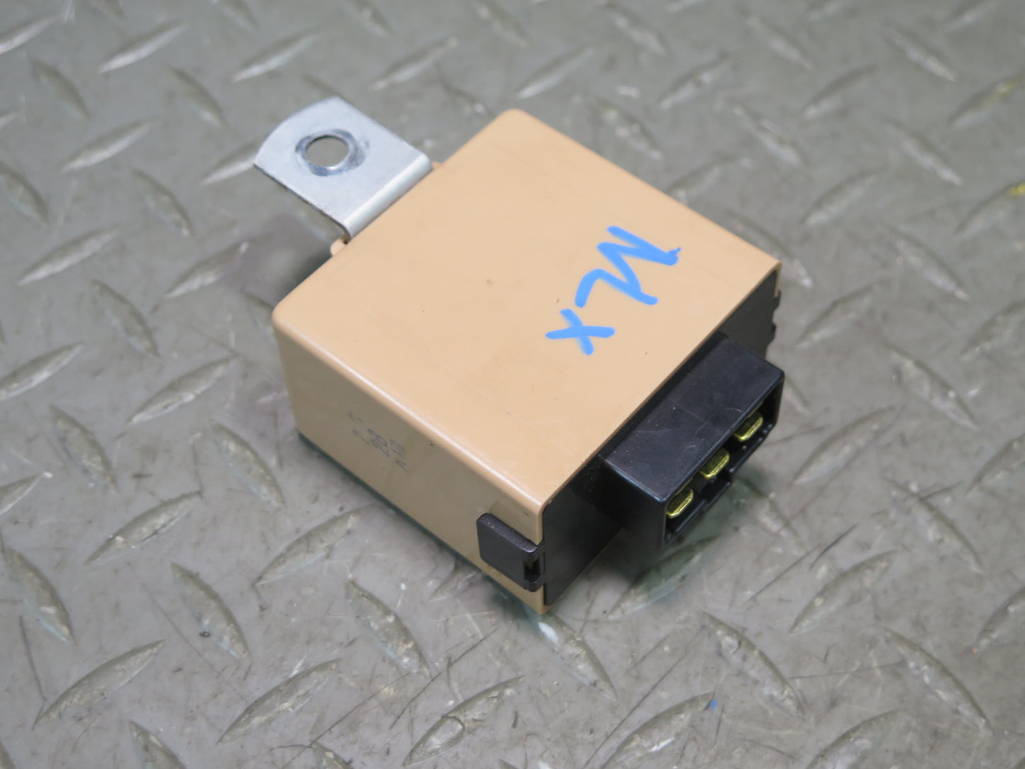 1996-1997 Lexus FZJ80L LX450 Wiper Relay Control Module 85940-60020