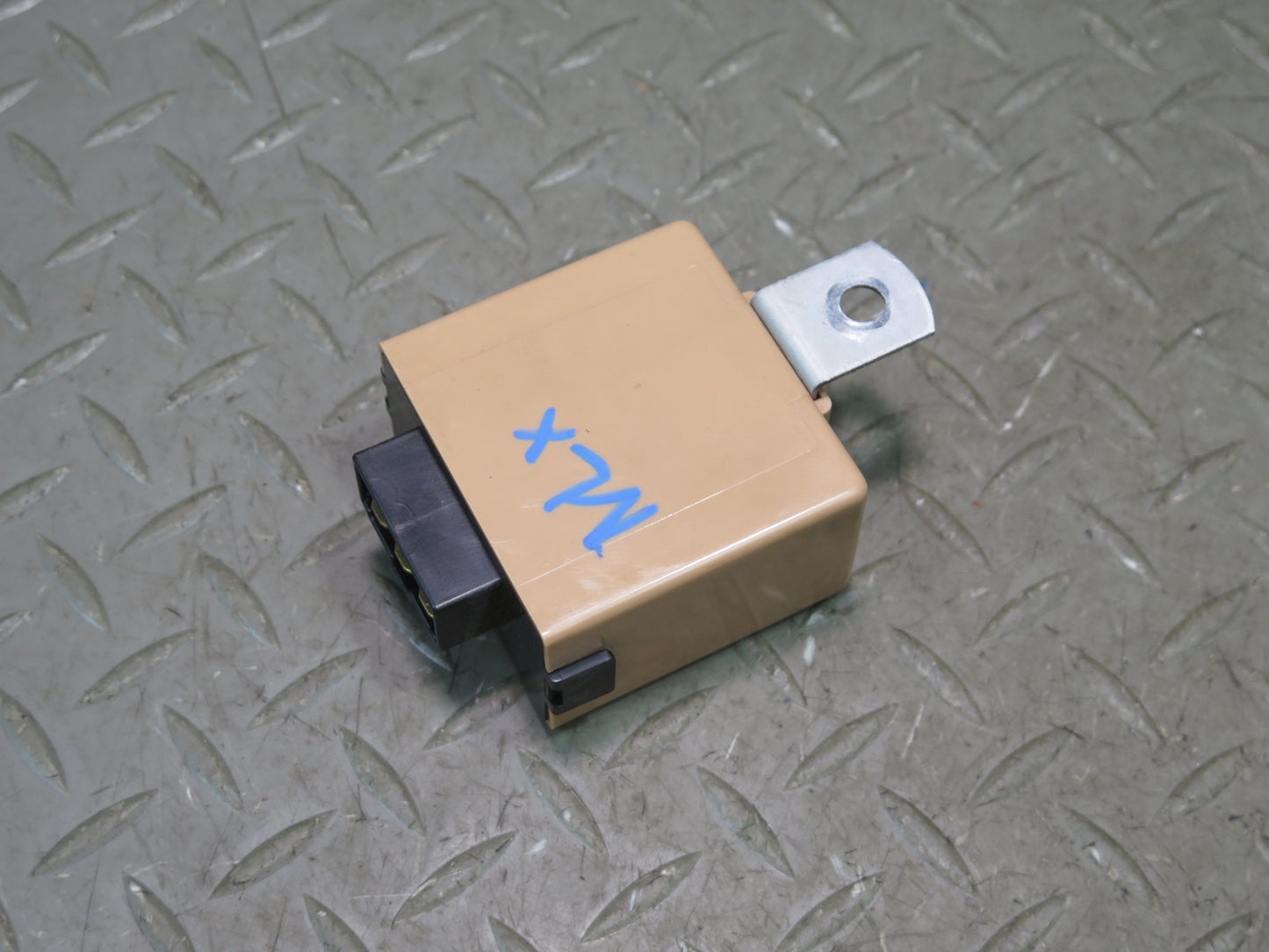 1996-1997 Lexus FZJ80L LX450 Wiper Relay Control Module 85940-60020
