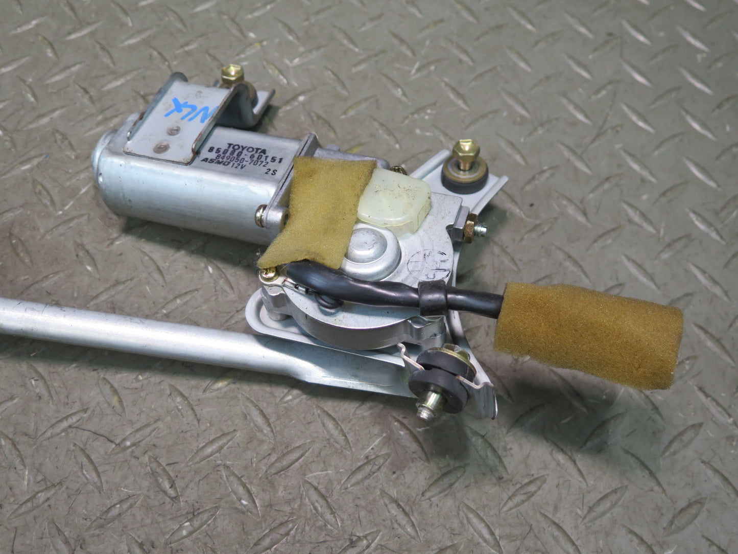 1996-1997 Lexus FZJ80L LX450 Rear Windshield Wiper Transmission Linkage w Motor