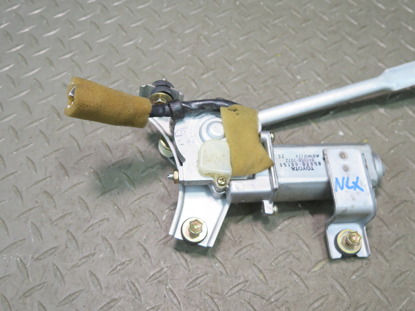 1996-1997 Lexus FZJ80L LX450 Rear Windshield Wiper Transmission Linkage w Motor