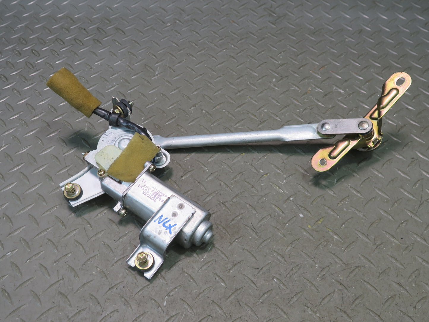 1996-1997 Lexus FZJ80L LX450 Rear Windshield Wiper Transmission Linkage w Motor