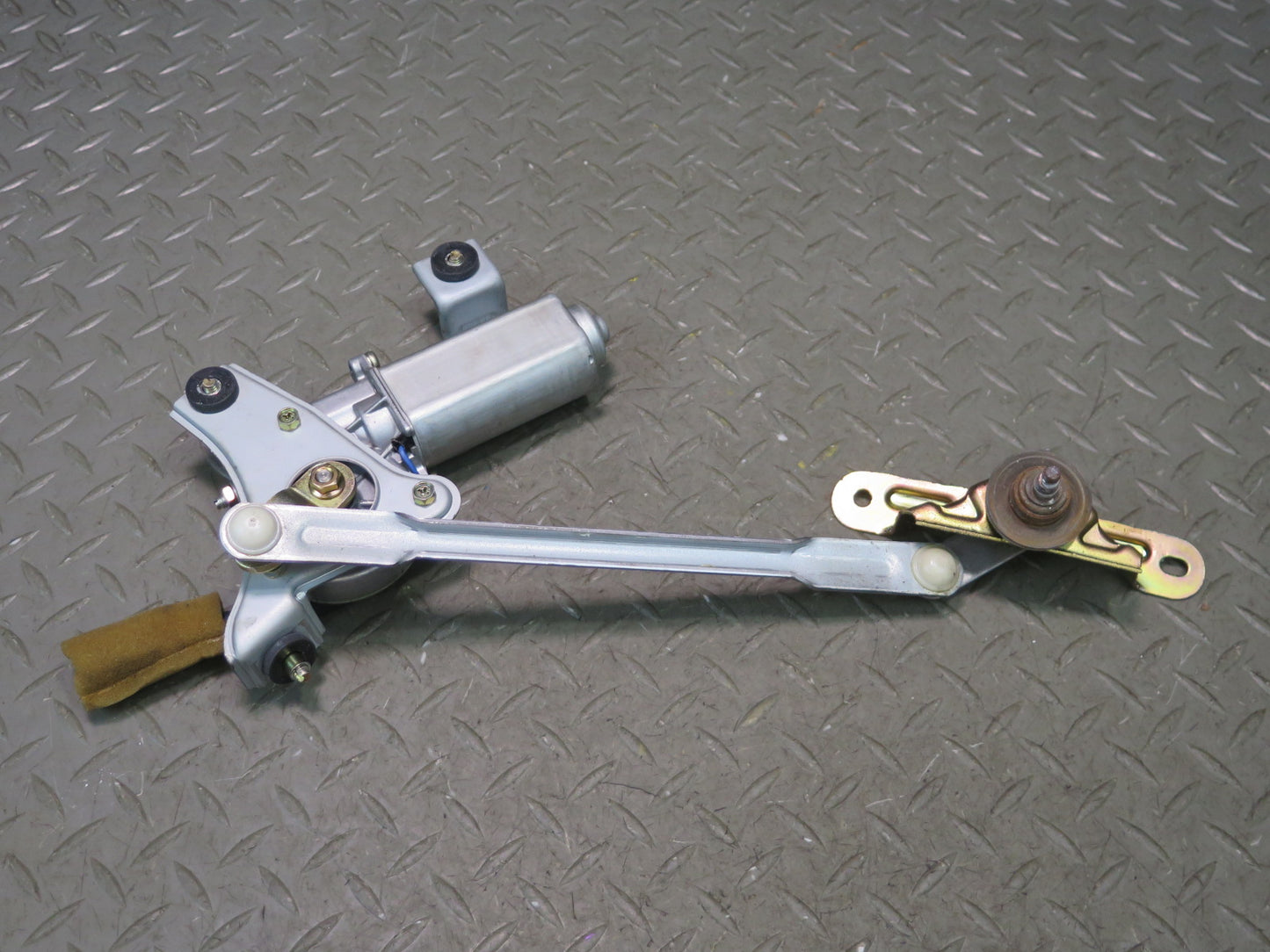 1996-1997 Lexus FZJ80L LX450 Rear Windshield Wiper Transmission Linkage w Motor