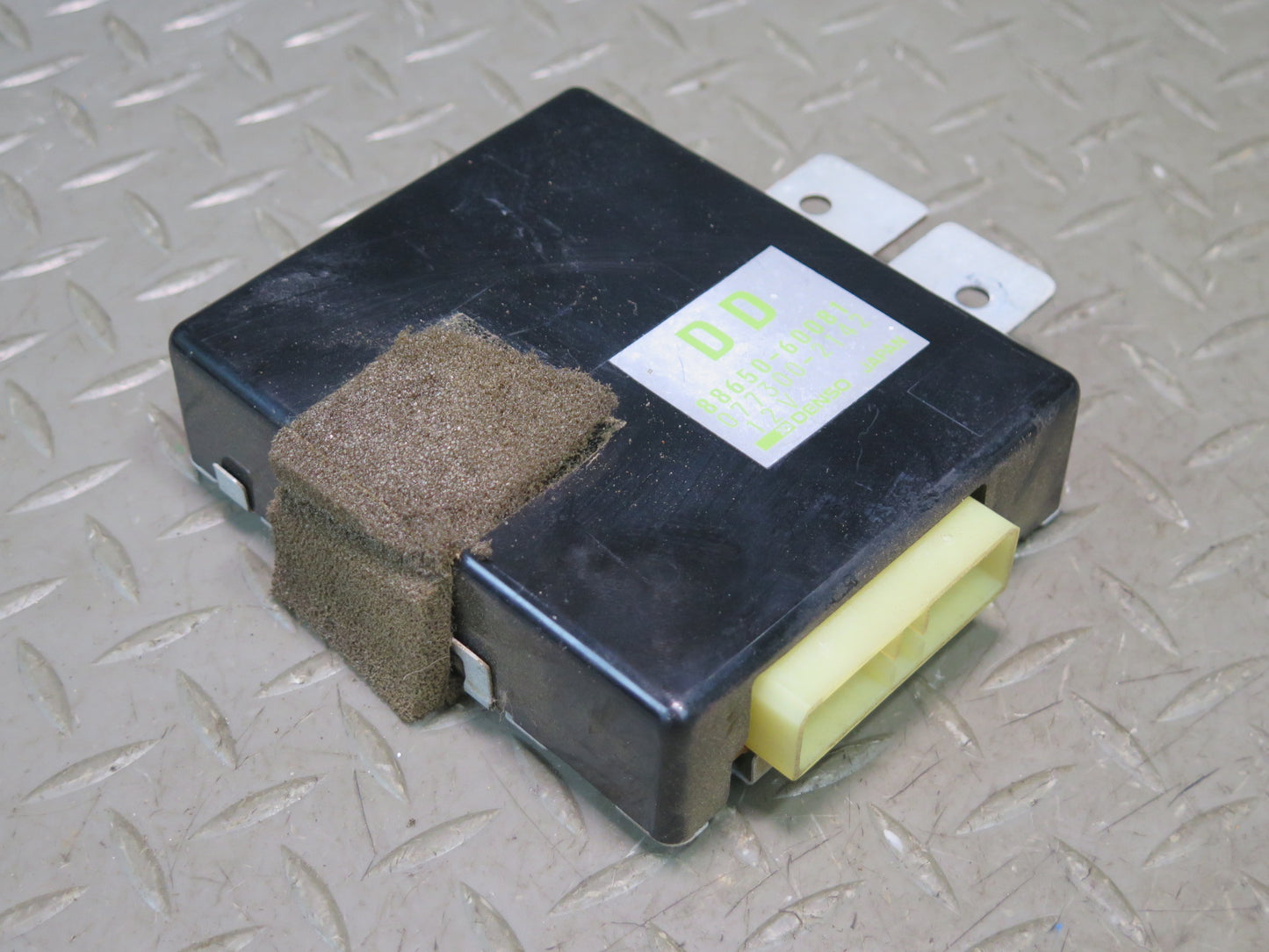 1996-1997 Lexus FZJ80L LX450 A/C Amplifier Cooler Stabilizer Module 88650-60081