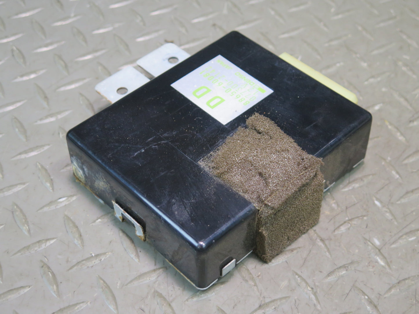 1996-1997 Lexus FZJ80L LX450 A/C Amplifier Cooler Stabilizer Module 88650-60081