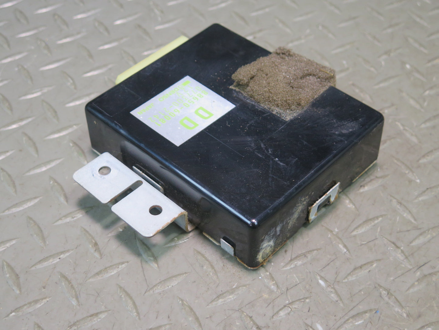 1996-1997 Lexus FZJ80L LX450 A/C Amplifier Cooler Stabilizer Module 88650-60081