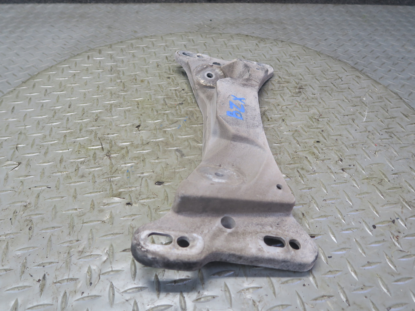03-08 BMW E85 Z4 M/T Manual Transmission Crossmember Mount Support 6760531 OEM