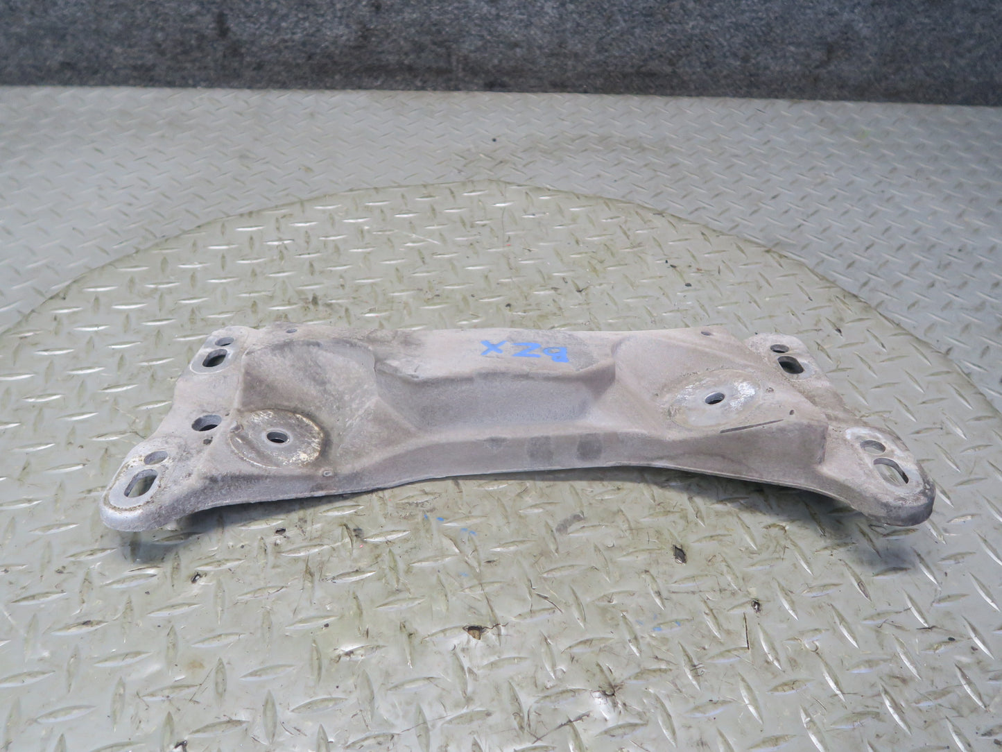 03-08 BMW E85 Z4 M/T Manual Transmission Crossmember Mount Support 6760531 OEM