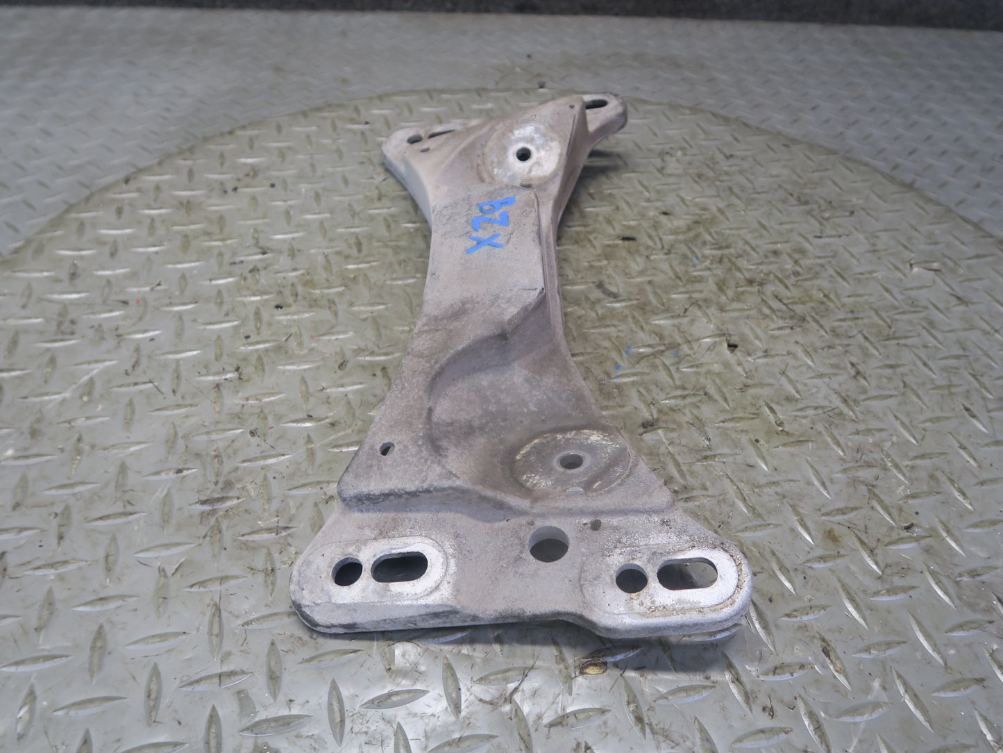 03-08 BMW E85 Z4 M/T Manual Transmission Crossmember Mount Support 6760531 OEM