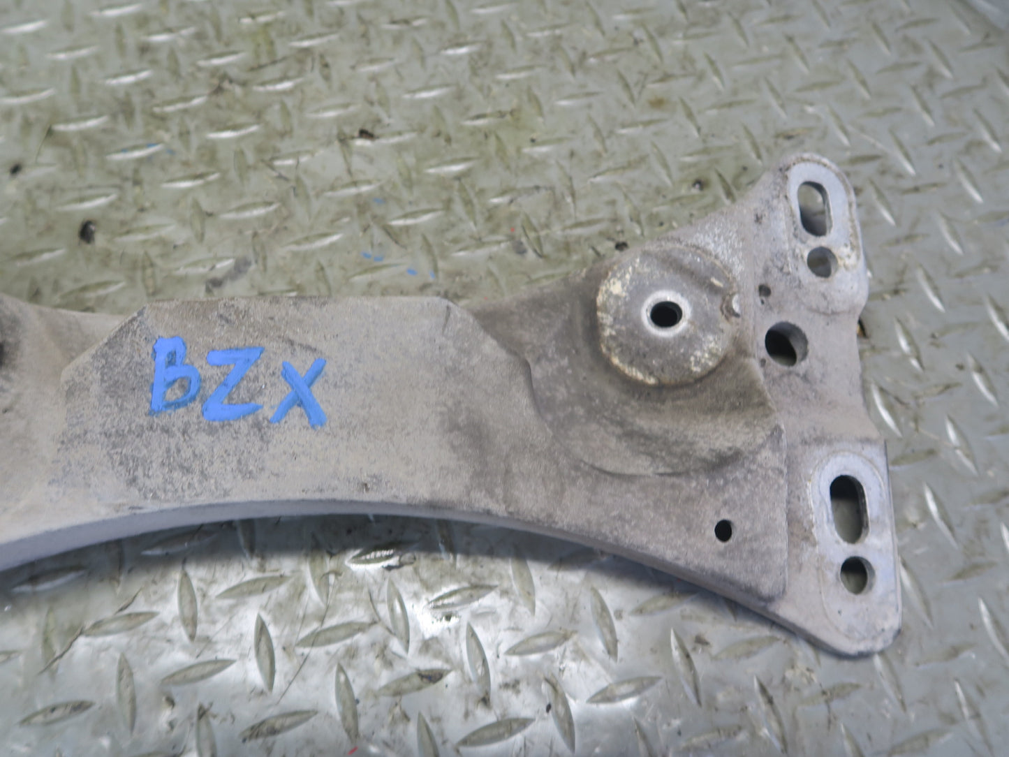 03-08 BMW E85 Z4 M/T Manual Transmission Crossmember Mount Support 6760531 OEM