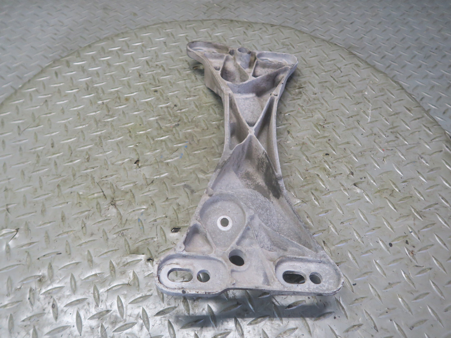 03-08 BMW E85 Z4 M/T Manual Transmission Crossmember Mount Support 6760531 OEM