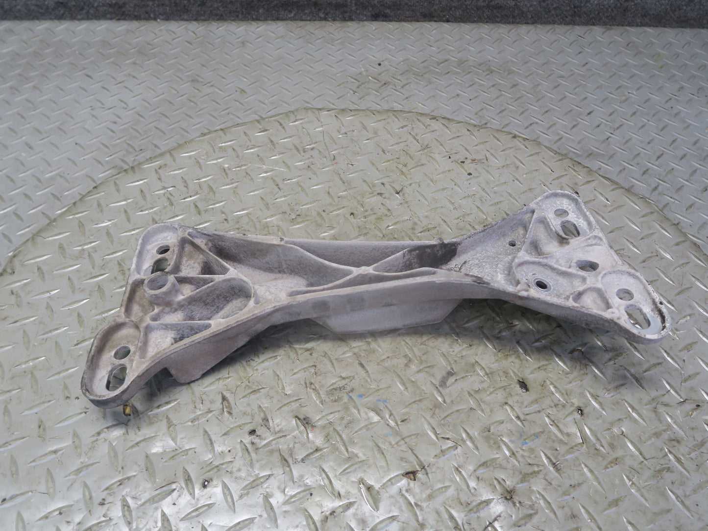 03-08 BMW E85 Z4 M/T Manual Transmission Crossmember Mount Support 6760531 OEM