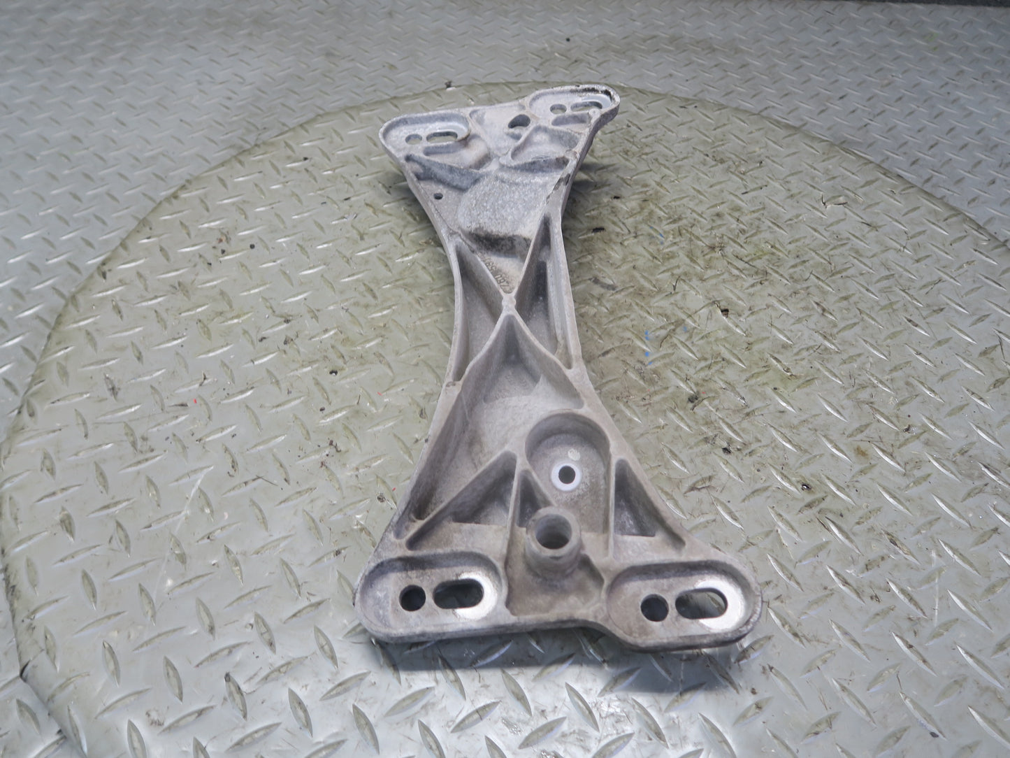 03-08 BMW E85 Z4 M/T Manual Transmission Crossmember Mount Support 6760531 OEM