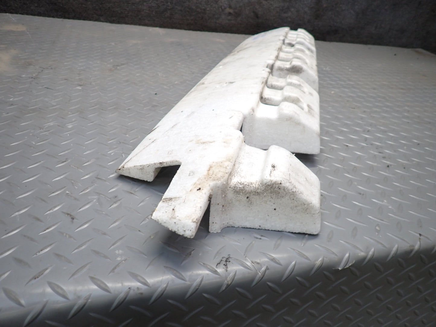 01-05 Lexus IS300 JCE10L Sedan Rear Bumper Impact Reinforcement Bar w Foam OEM