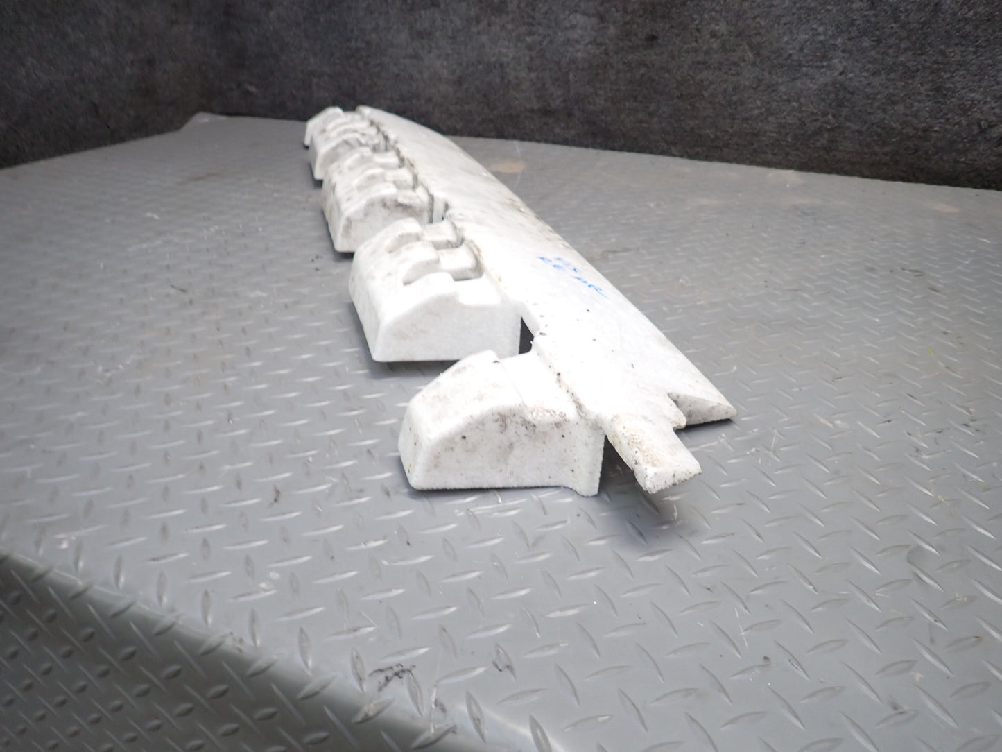 01-05 Lexus IS300 JCE10L Sedan Rear Bumper Impact Reinforcement Bar w Foam OEM