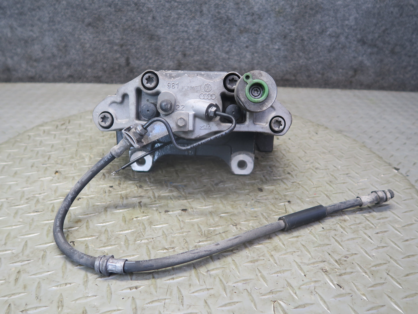 09-15 Audi TT S 8J Set of 2 Front Left & Right Brake Caliper 340mm 116K Mile OEM