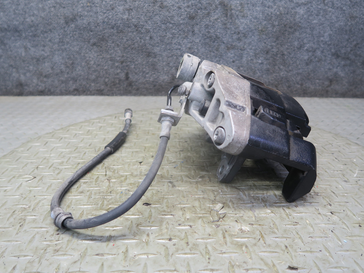 09-15 Audi TT S 8J Set of 2 Front Left & Right Brake Caliper 340mm 116K Mile OEM