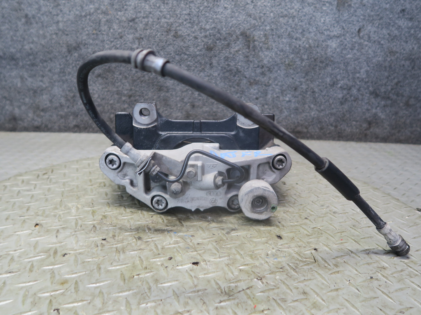 09-15 Audi TT S 8J Set of 2 Front Left & Right Brake Caliper 340mm 116K Mile OEM