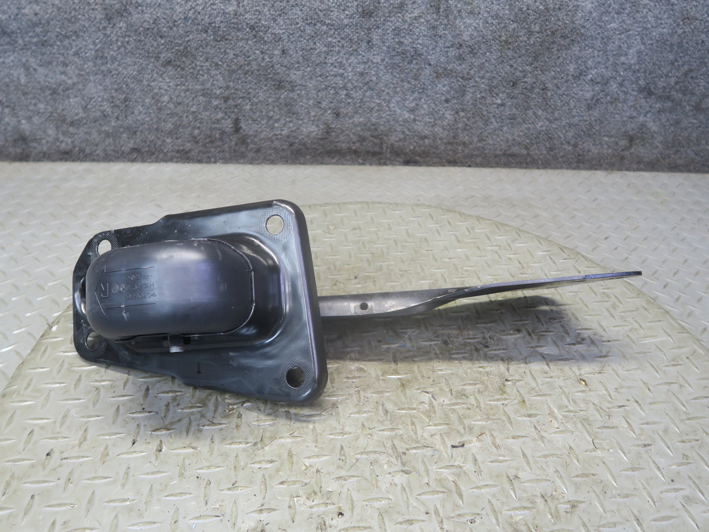 12-15 Audi TT S 8J Quattro Rear Right Upper & Lower Control Arm Set OEM
