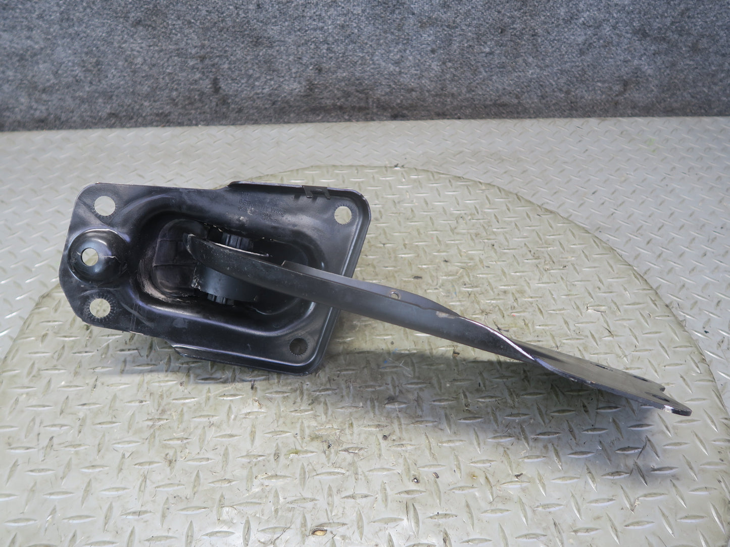 12-15 Audi TT S 8J Quattro Rear Right Upper & Lower Control Arm Set OEM