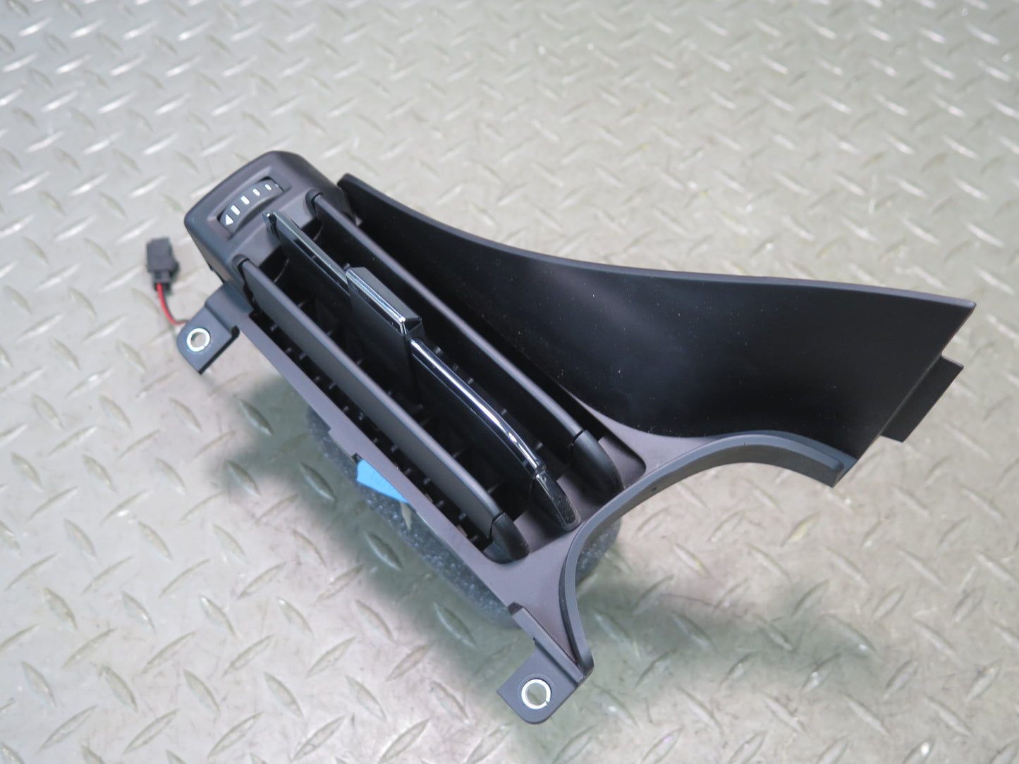 2014-2021 Maserati Quattroporte M156 Dash Left Driver Side A/C Air Vent Grille