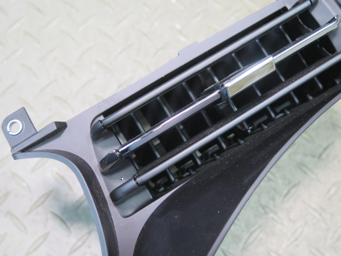2014-2021 Maserati Quattroporte M156 Dash Left Driver Side A/C Air Vent Grille