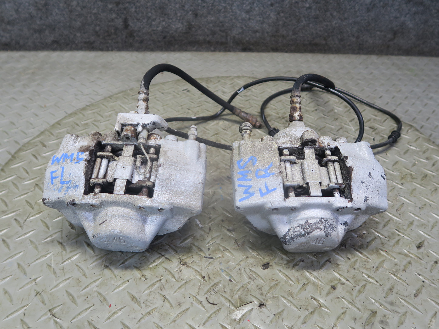 94-99 Mercedes W140 S500 Set of 2 Rear Left & Right Brake Caliper OEM