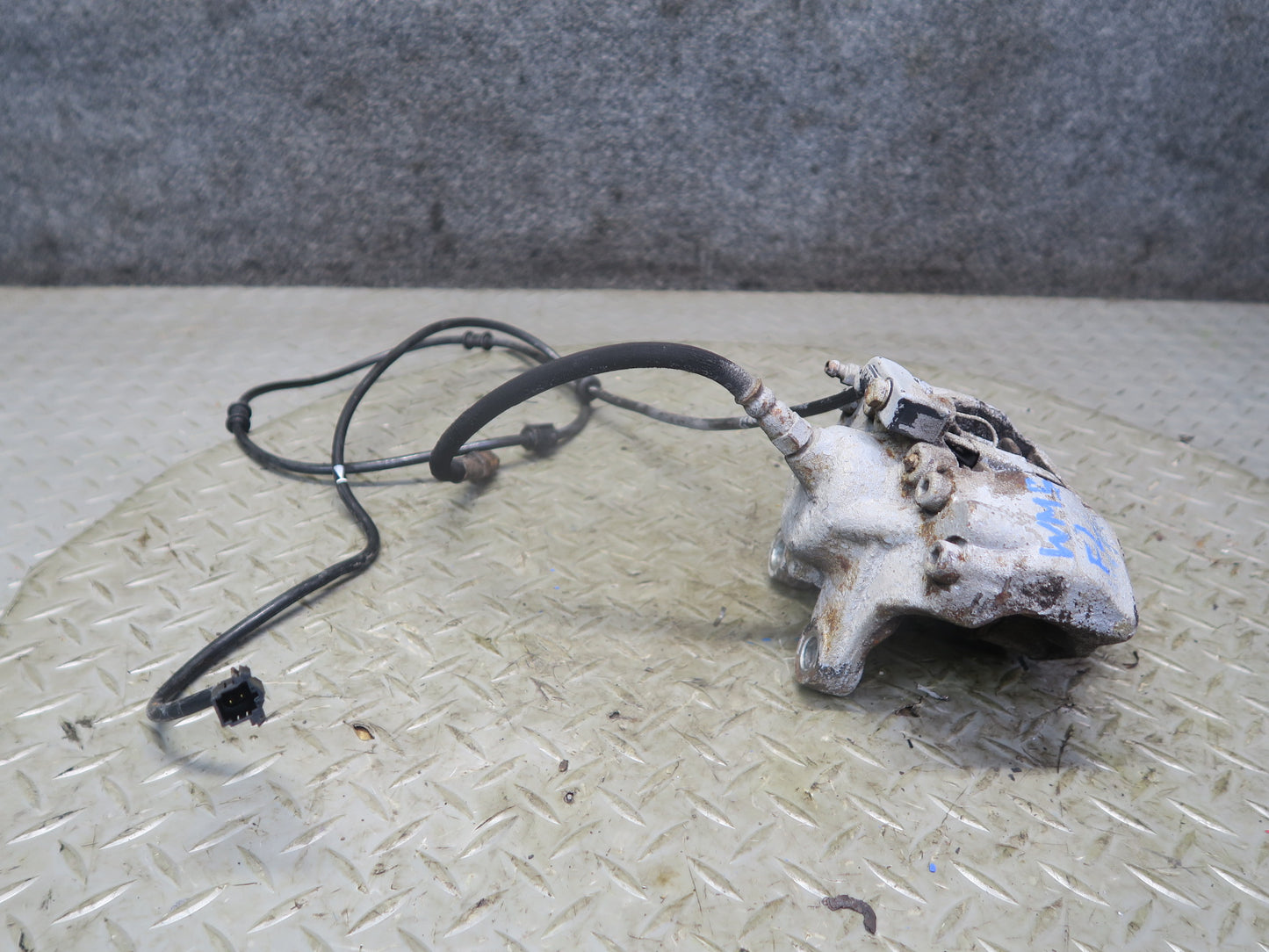 94-99 Mercedes W140 S500 Set of 2 Rear Left & Right Brake Caliper OEM