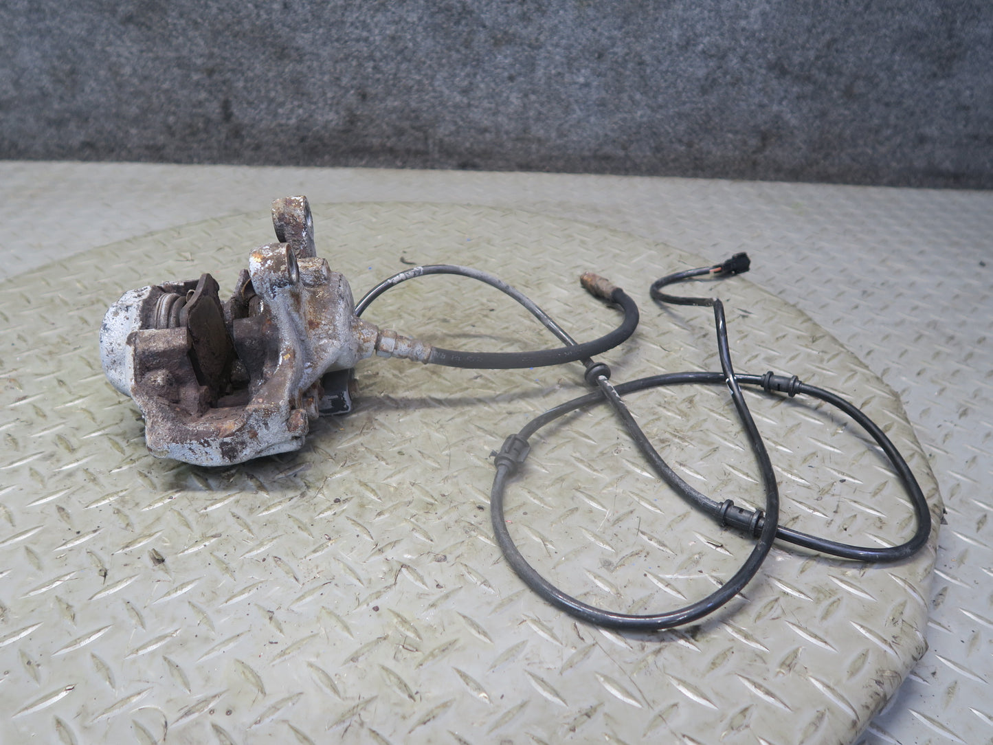 94-99 Mercedes W140 S500 Set of 2 Rear Left & Right Brake Caliper OEM