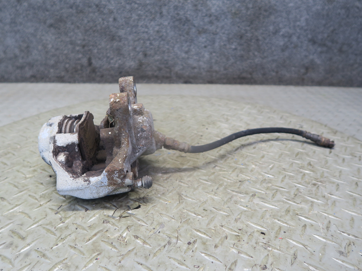 94-99 Mercedes W140 S500 Set of 2 Rear Left & Right Brake Caliper OEM