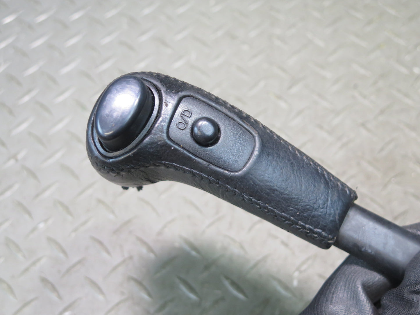 1996-1997 Lexus FZJ80L LX450 A/T Automatic Transmission Gear Shifter Lever