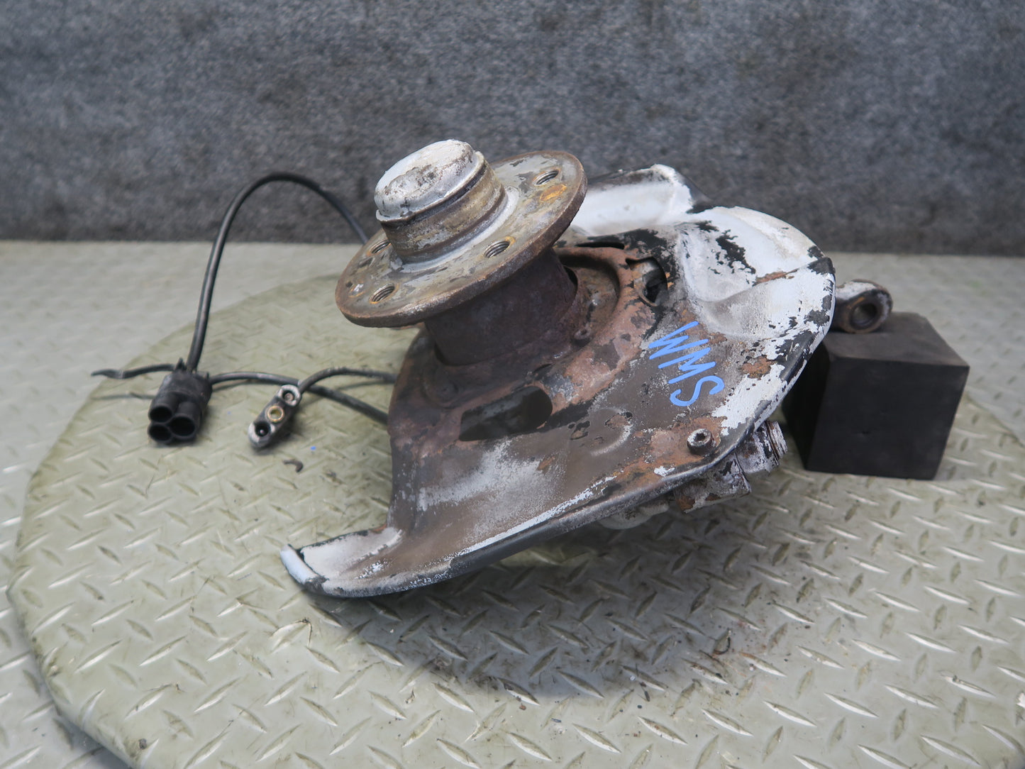 94-99 Mercedes W140 S500 RWD Front Left Spindle Knuckle Wheel Hub Bearing OEM