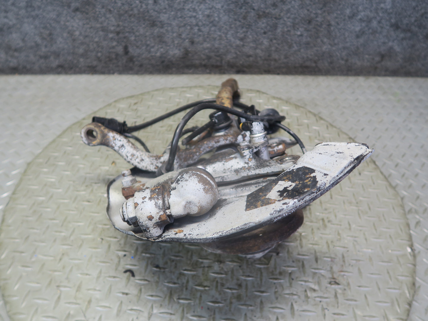 94-99 Mercedes W140 S500 RWD Front Left Spindle Knuckle Wheel Hub Bearing OEM