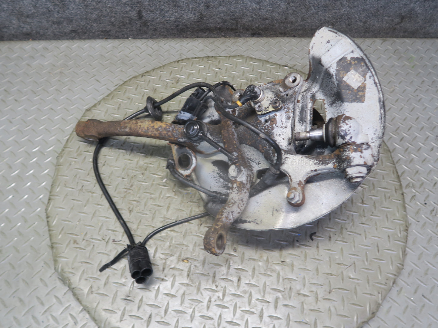 94-99 Mercedes W140 S500 RWD Front Left Spindle Knuckle Wheel Hub Bearing OEM