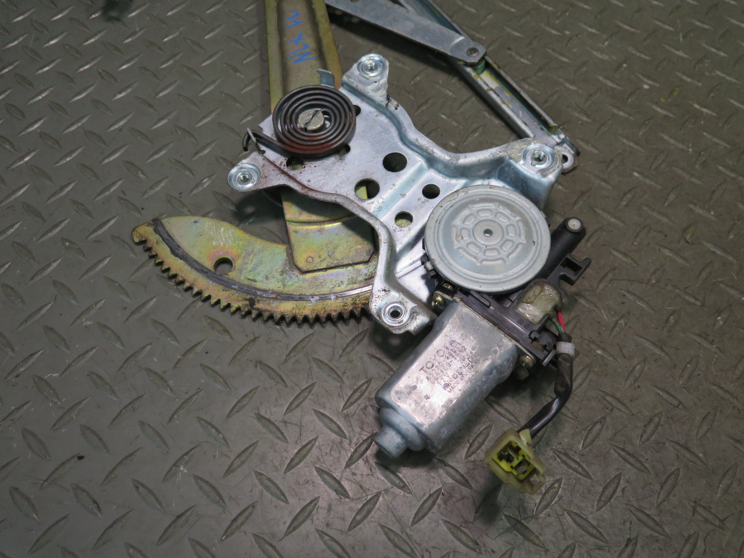 1996-1997 Lexus FZJ80L LX450 Front Left Door Window Regulator w Motor