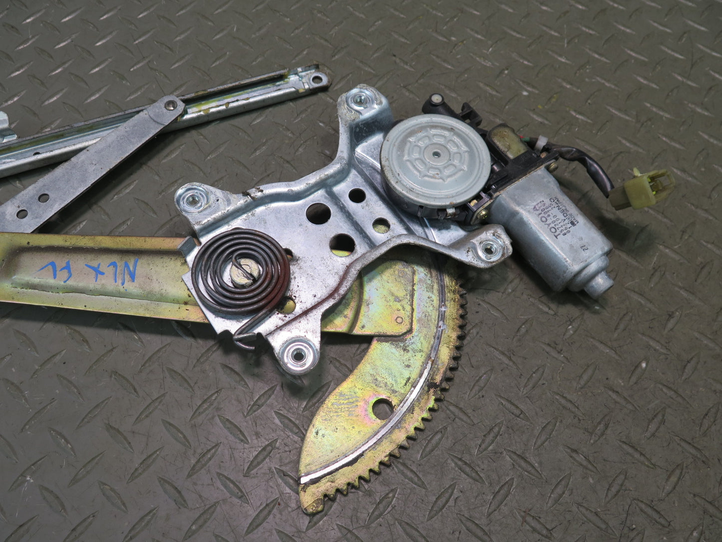 1996-1997 Lexus FZJ80L LX450 Front Left Door Window Regulator w Motor