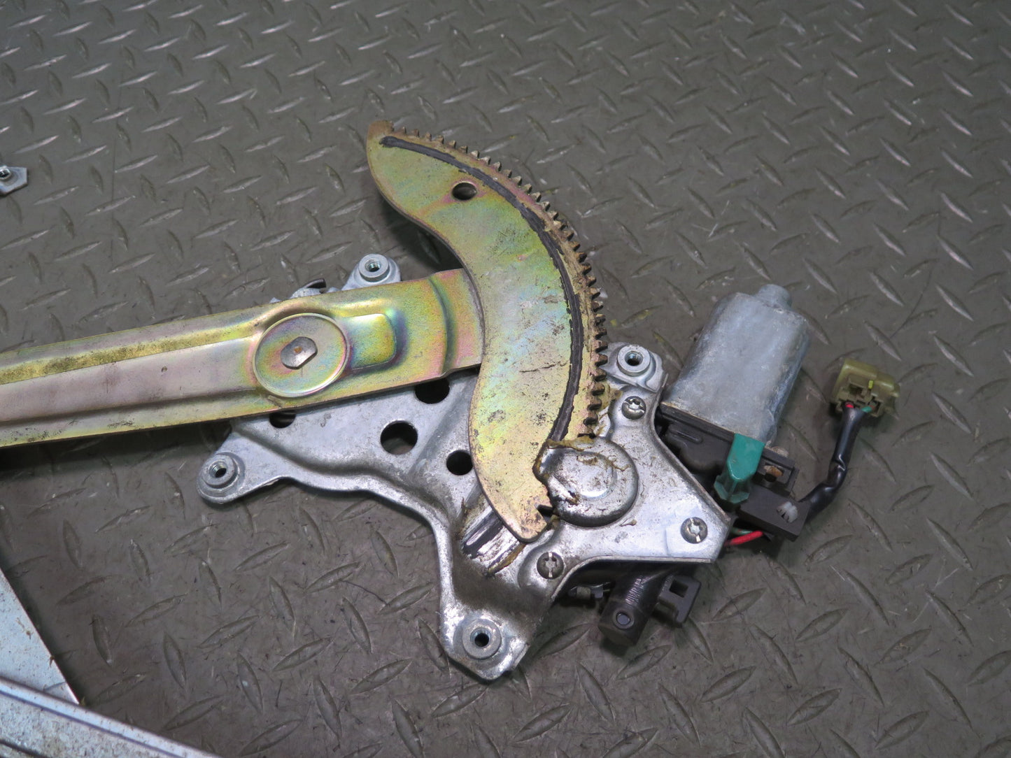 1996-1997 Lexus FZJ80L LX450 Front Left Door Window Regulator w Motor