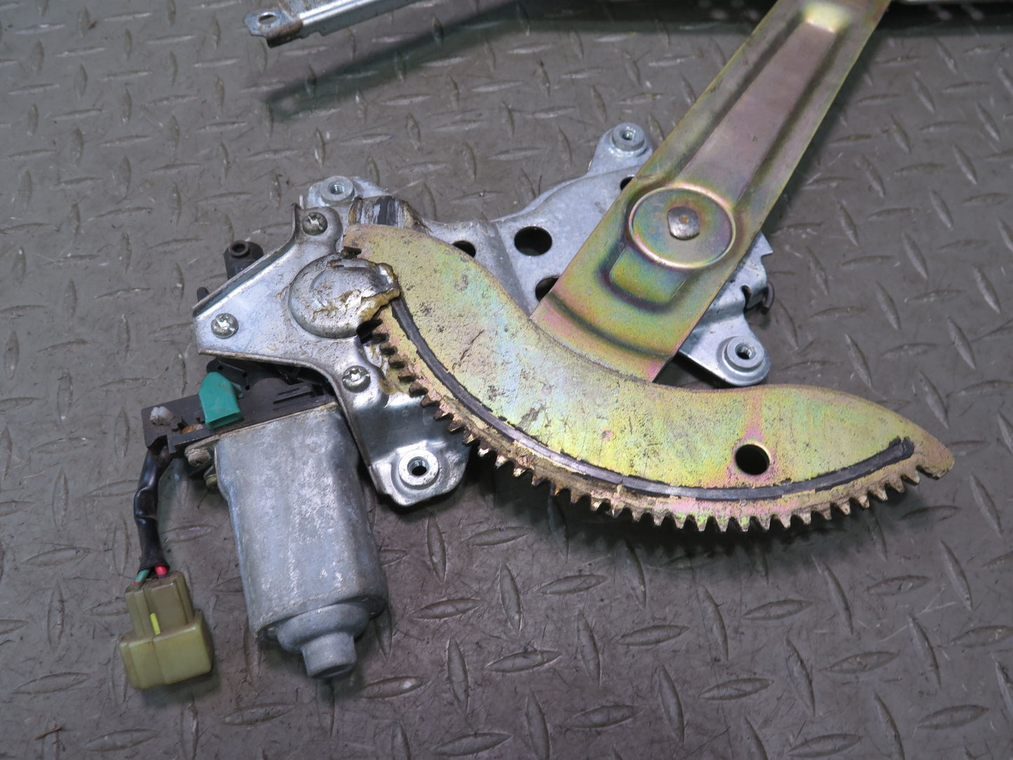 1996-1997 Lexus FZJ80L LX450 Front Left Door Window Regulator w Motor