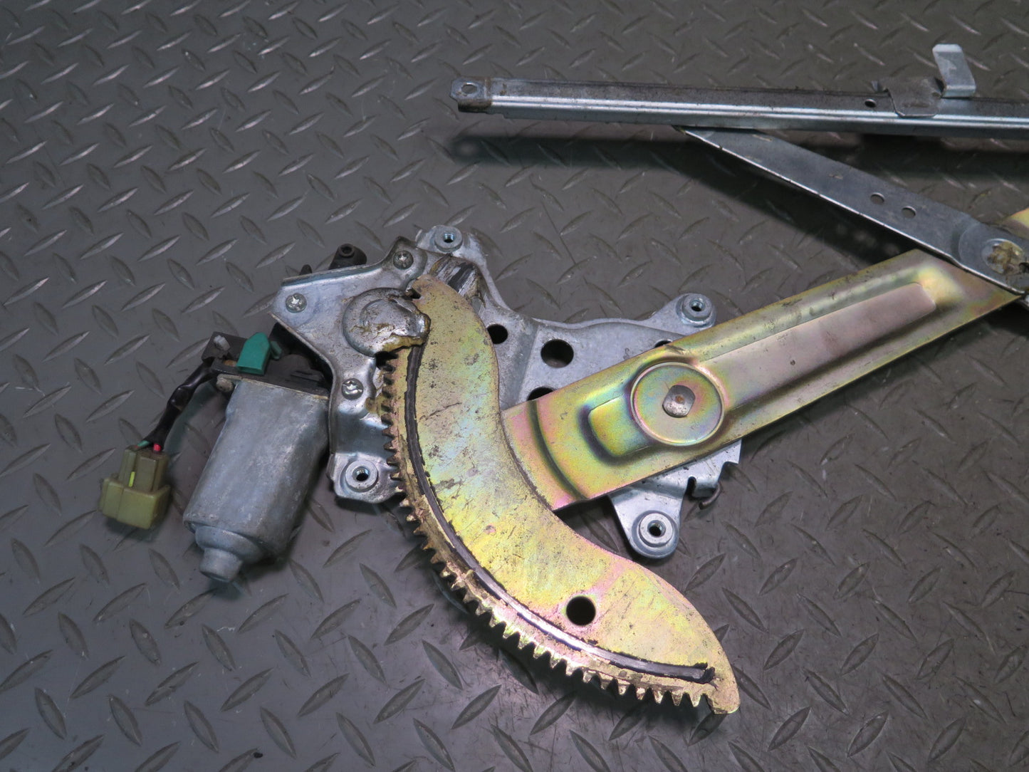 1996-1997 Lexus FZJ80L LX450 Front Left Door Window Regulator w Motor