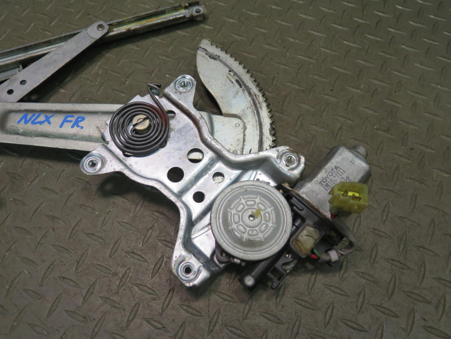1996-1997 Lexus FZJ80L LX450 Front Right Door Window Regulator w Motor
