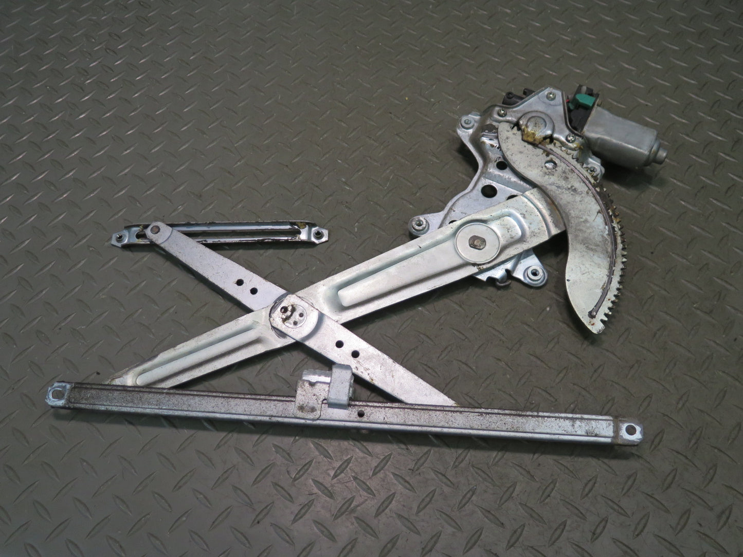 1996-1997 Lexus FZJ80L LX450 Front Right Door Window Regulator w Motor