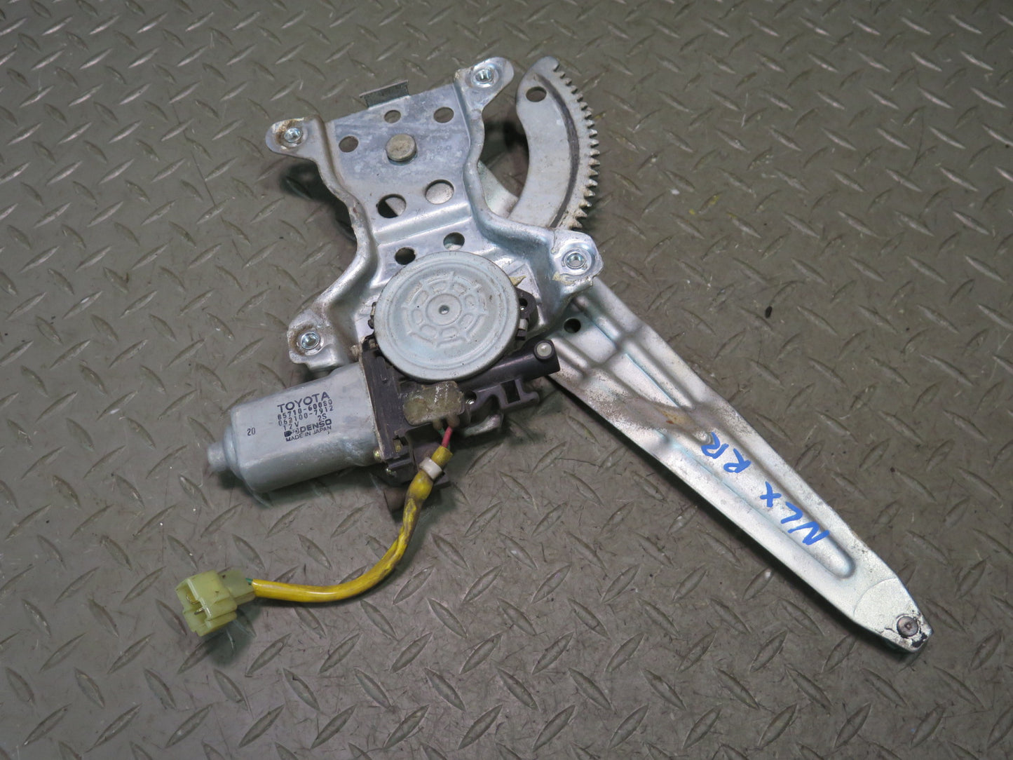 1996-1997 Lexus FZJ80L LX450 Rear Right Door Window Regulator w Motor