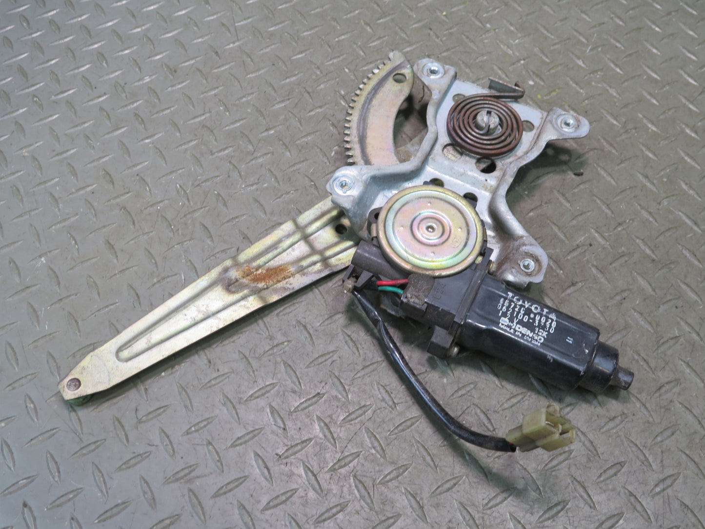 1996-1997 Lexus FZJ80L LX450 Rear Left Door Window Regulator w Motor