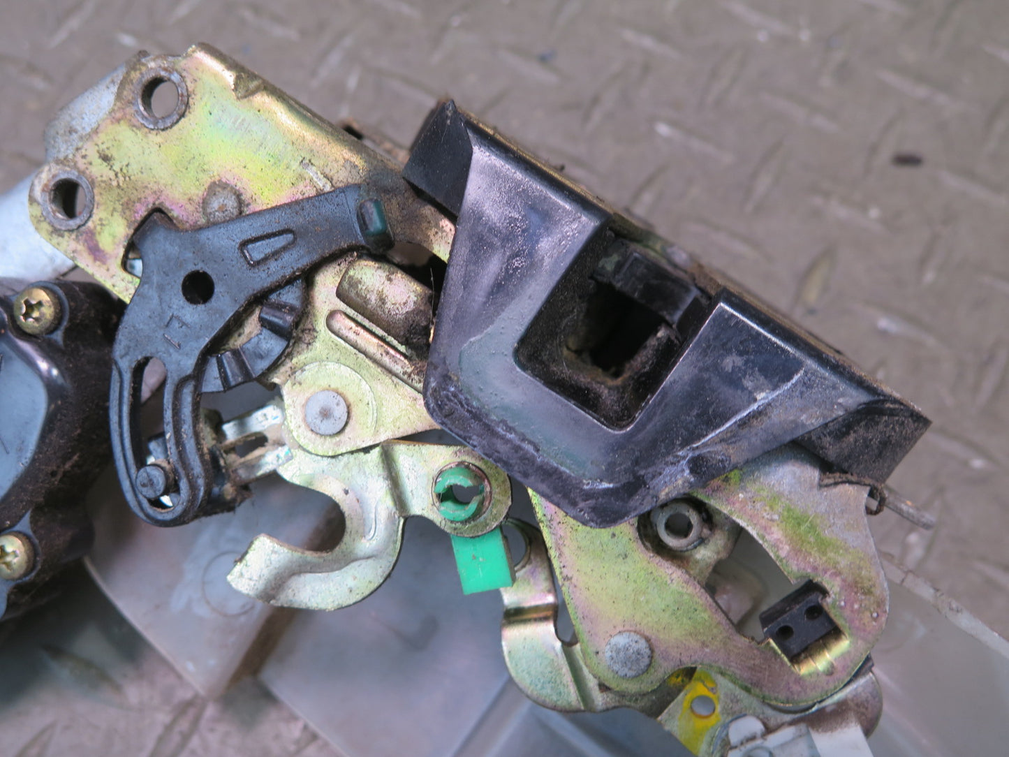 1996-1997 Lexus FZJ80L LX450 Rear Left Door Lock Latch Actuator
